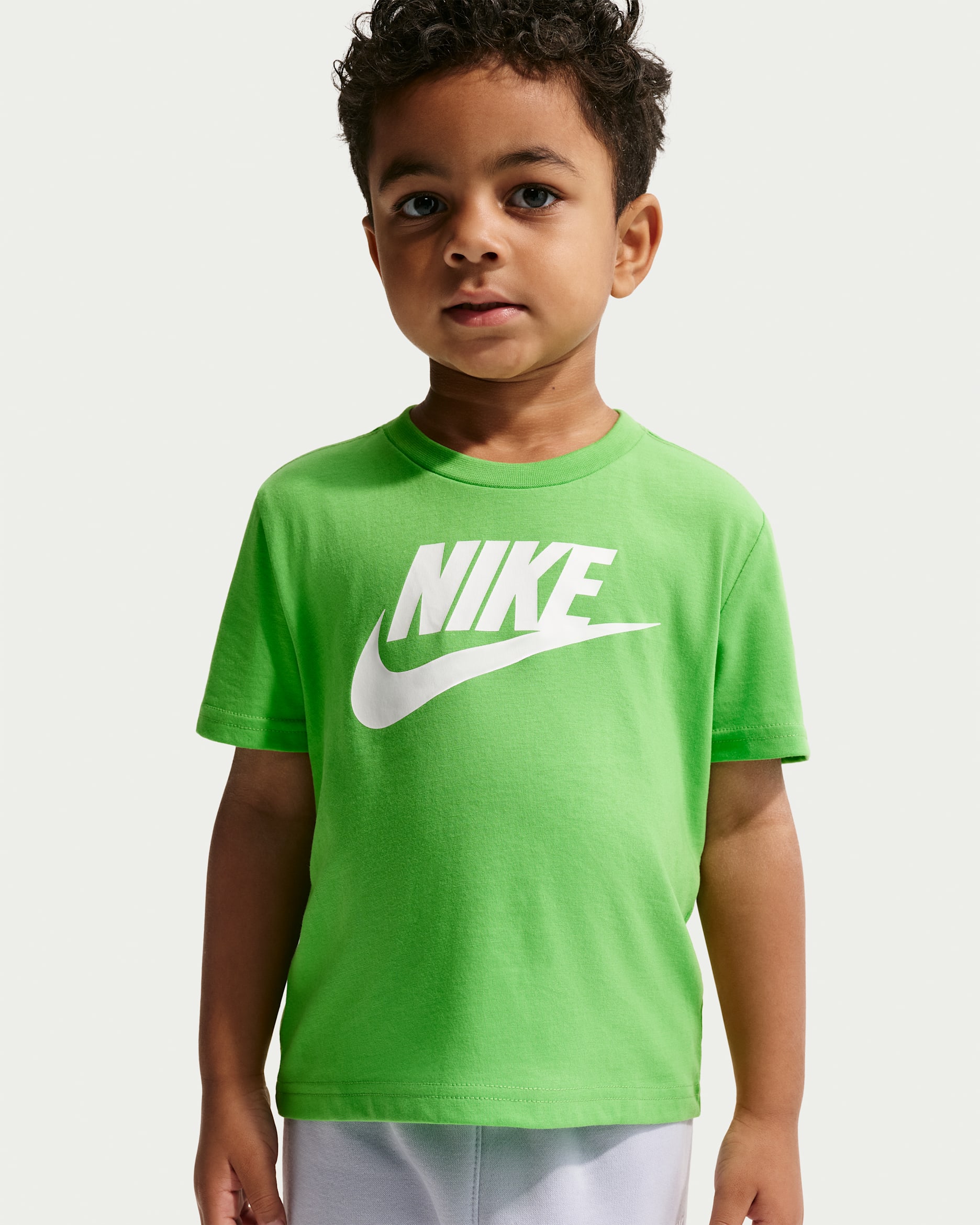 fiveyearold green ball Tシャツ Nike Toddler Futura Evergreen T-Shirt. Nike.com